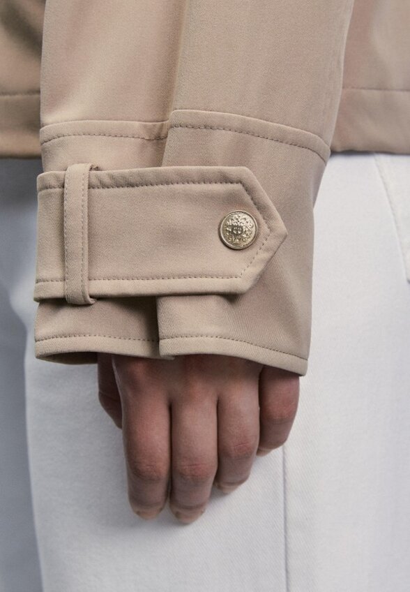 Ветровка Zarina