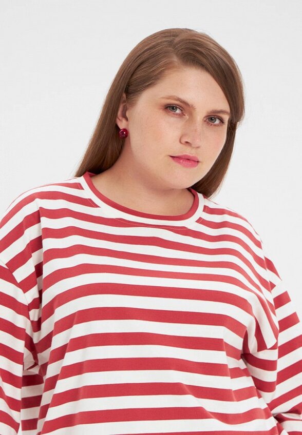 Футболка Lessismore