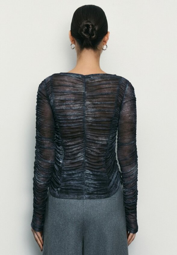 Лонгслив Zarina