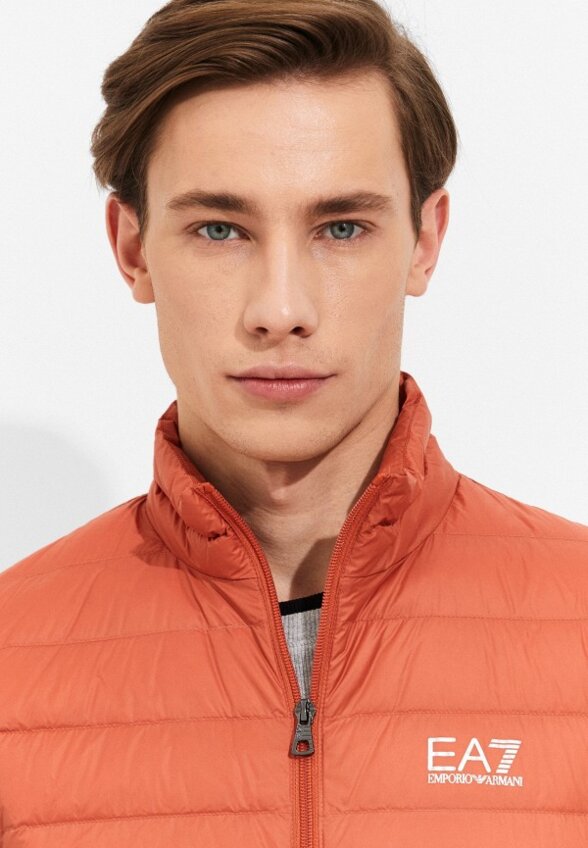 Жилет утепленный EA7