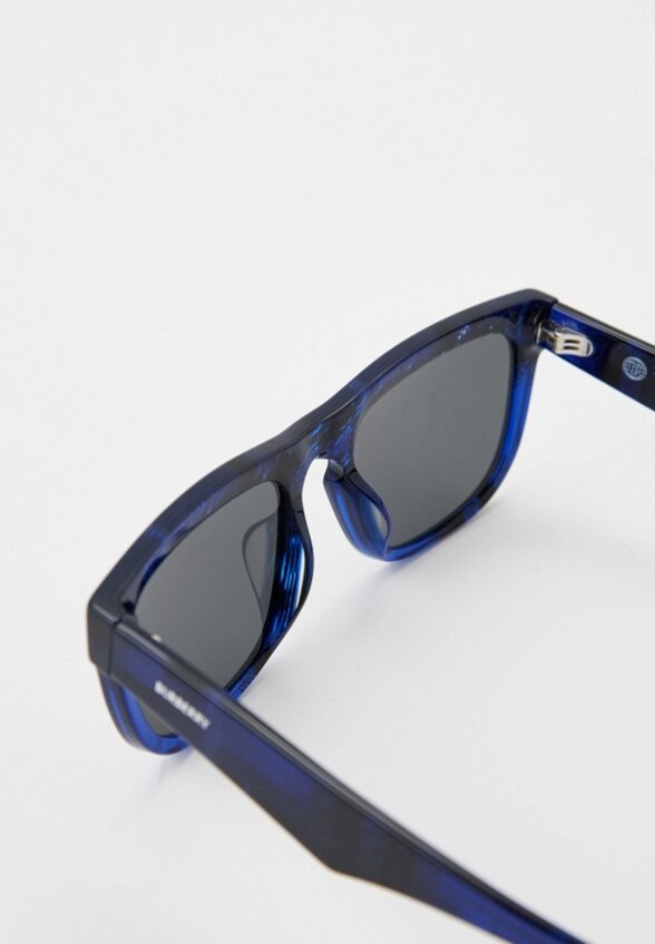 Очки солнцезащитные Burberry