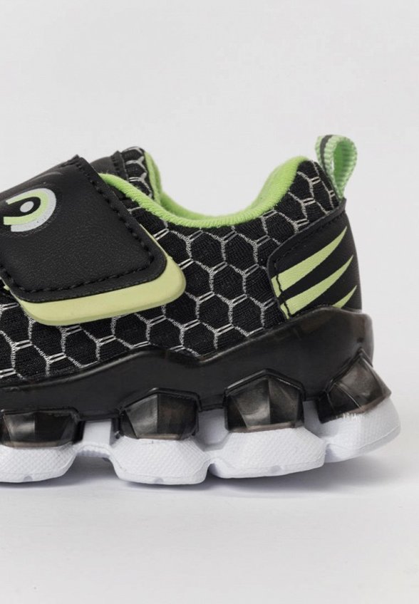 Кроссовки Tikkago