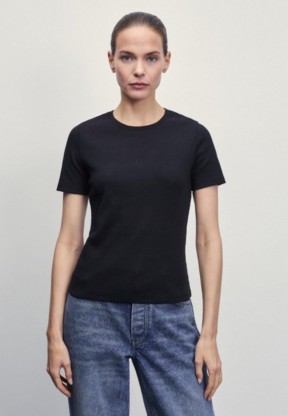 Футболка Zarina