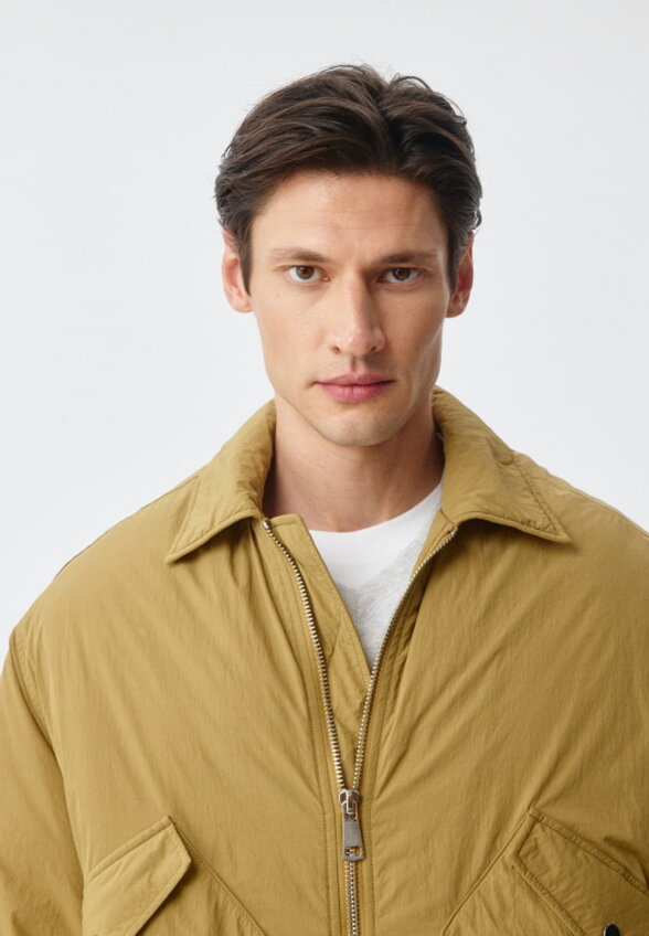 Бомбер Oversize fit с отложным воротником