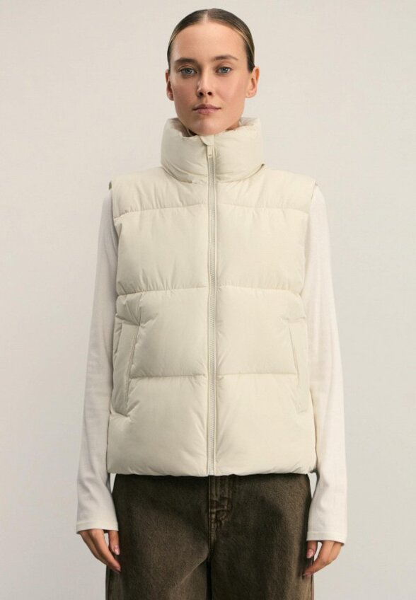 Жилет утепленный Zarina