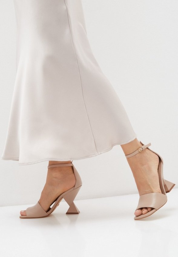 Босоножки Carrano