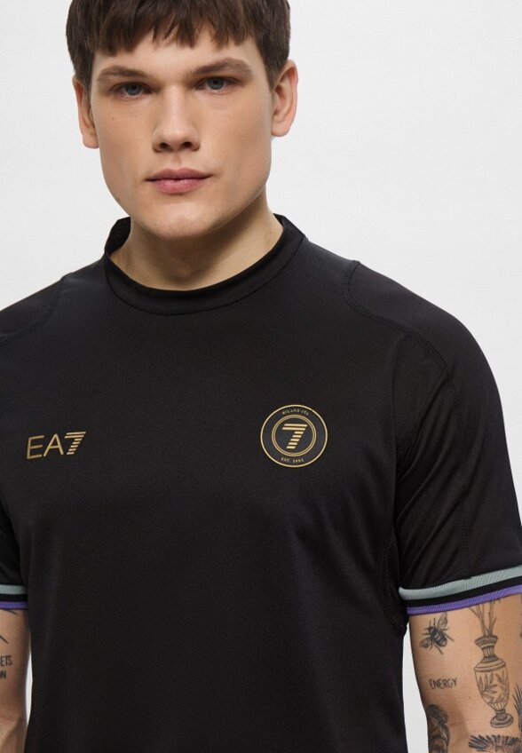 Футболка EA7