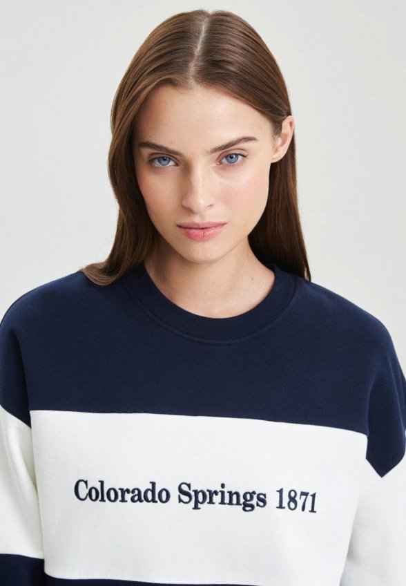 Свитшот Zarina