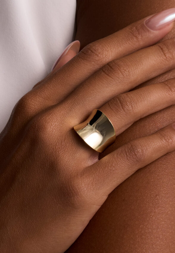 Широкое кольцо вогнутой формы из серебра в покрытии желтое золото MIE