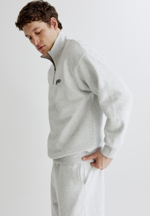 Свитшот оверсайз с воротником на молнии