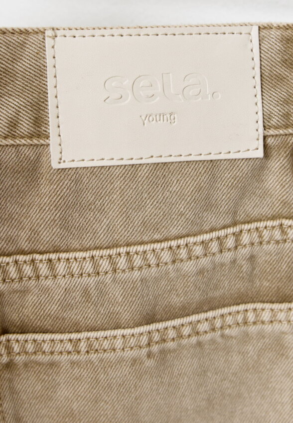 Джинсы из линейки SELA Young