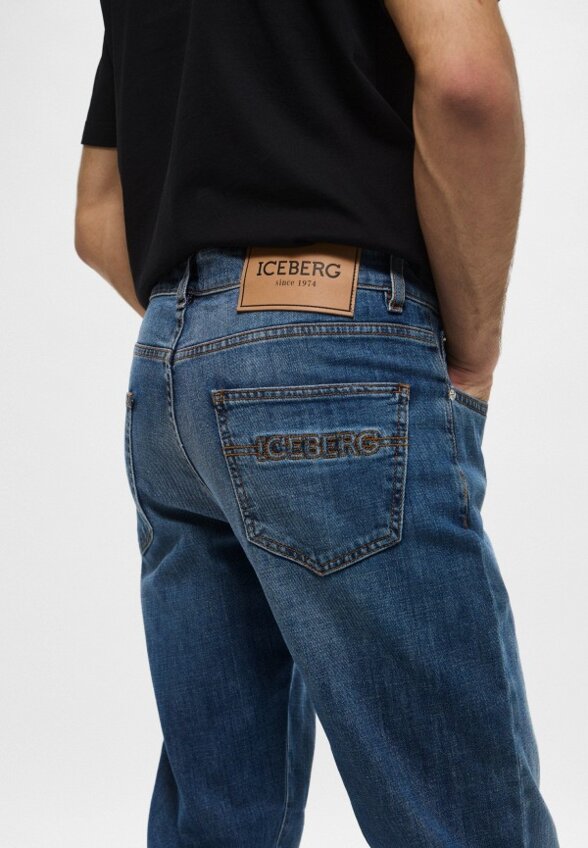 Джинсы Iceberg
