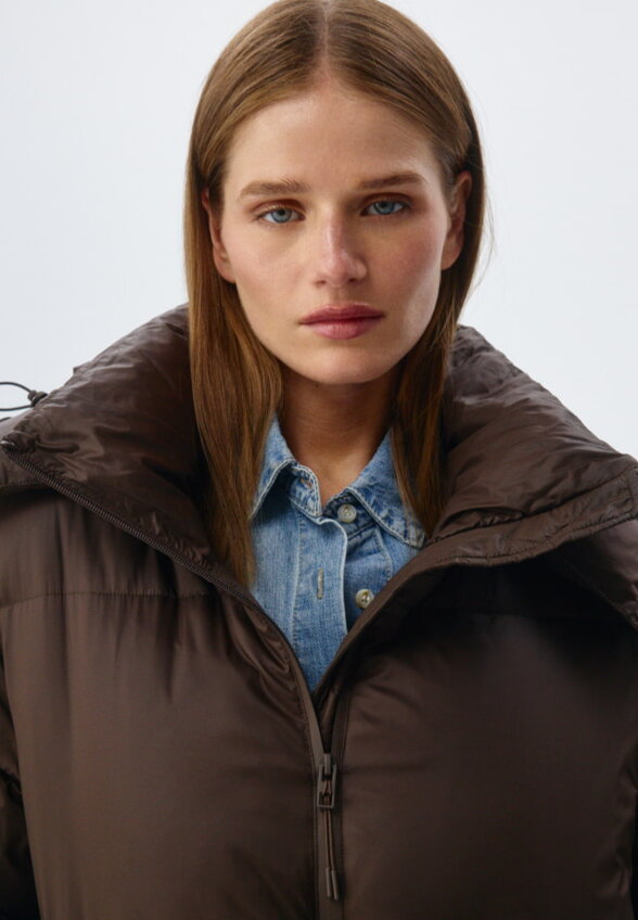 Длинный пуховик с натуральным утеплителем из пуха