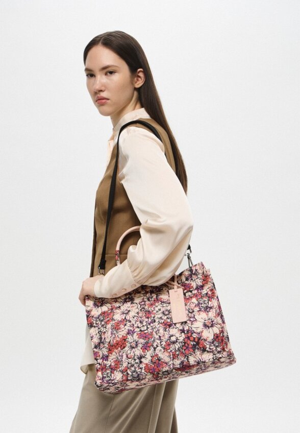 Сумка и брелок Coccinelle