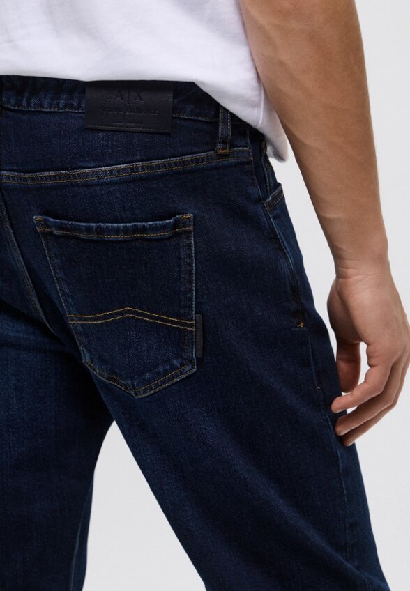 Джинсы Armani Exchange