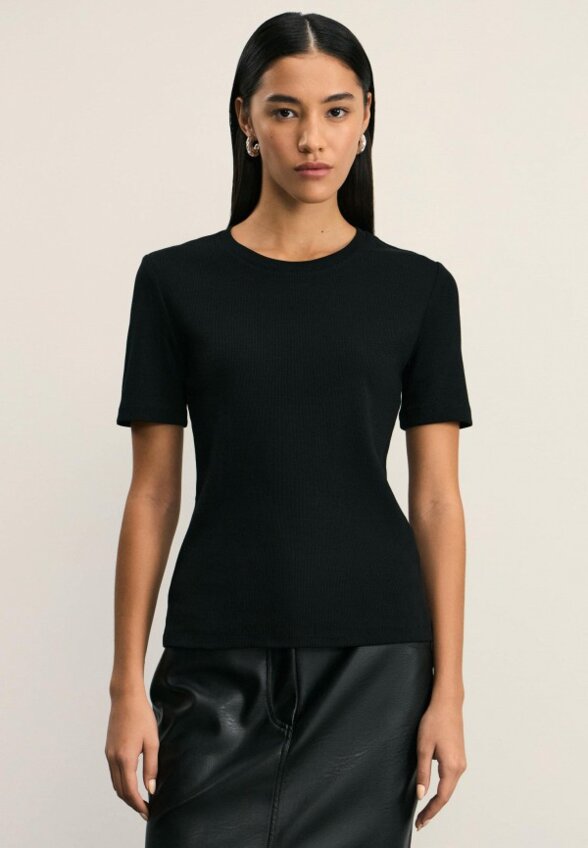 Футболка Zarina