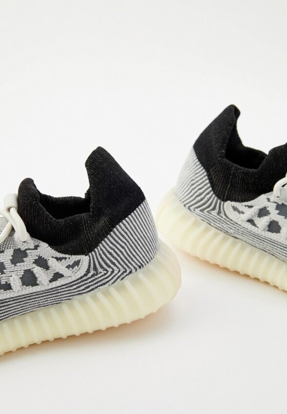 Кроссовки adidas YEEZY