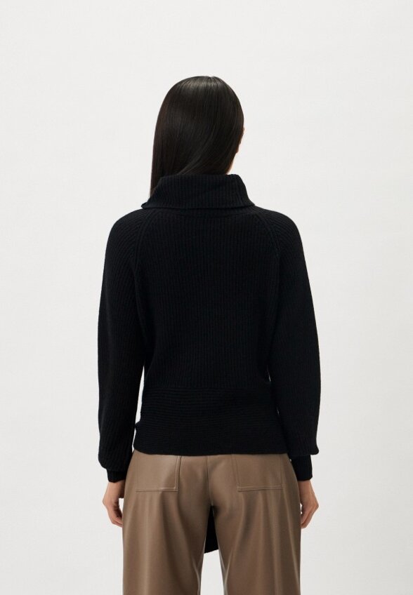 Свитер Caractere