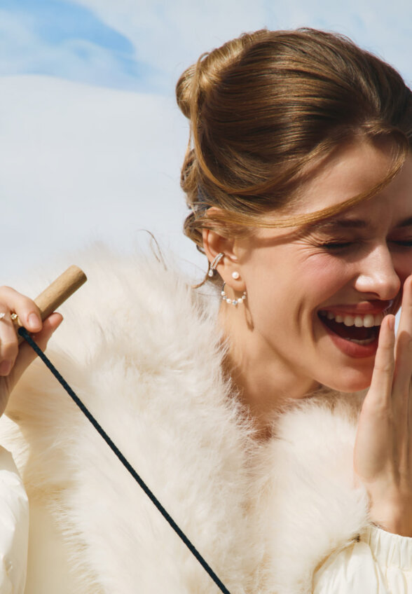 Кафф из серебра с фианитами с каплей MIE