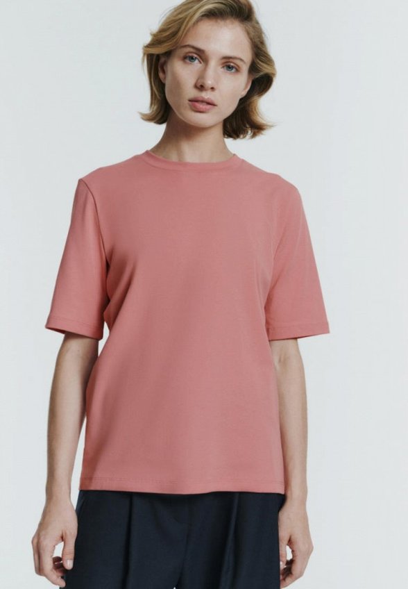 Футболка Daisyknit