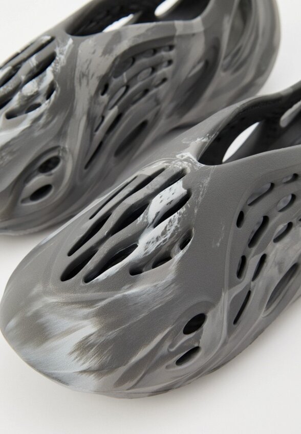 Кроссовки adidas YEEZY