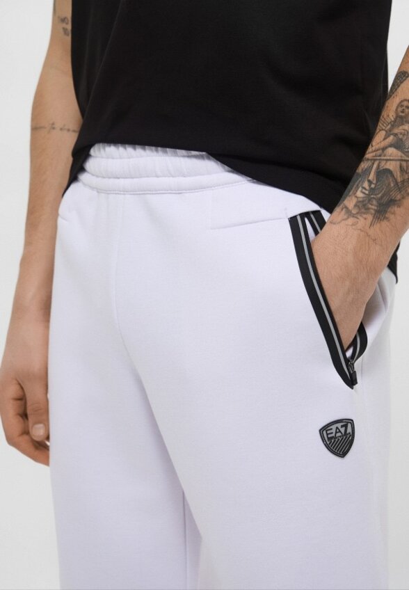 Шорты спортивные EA7