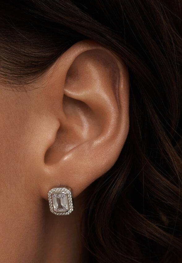 Серебряные серьги-гвоздики ПОЛНОЧЬ с фианитами в огранке Эмеральд MIE