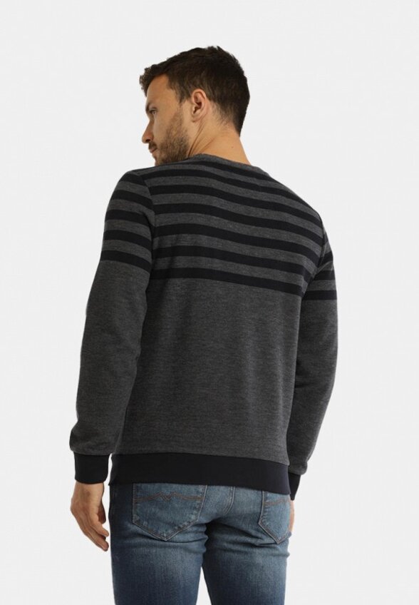 Свитшот A Passion Play