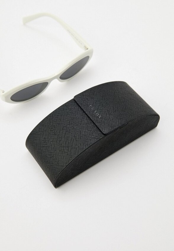 Очки солнцезащитные Prada