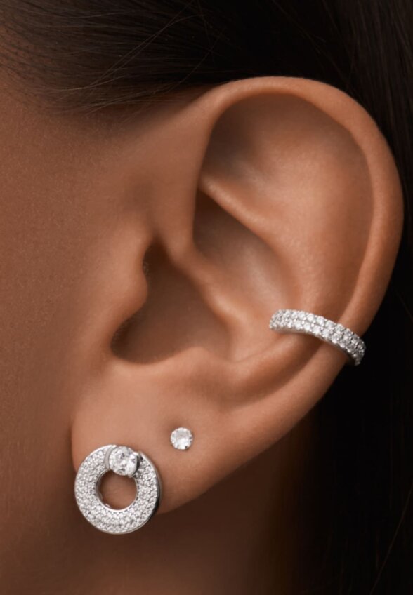 Серебряный кафф с россыпью фианитов и открывающимся механизмом MIE