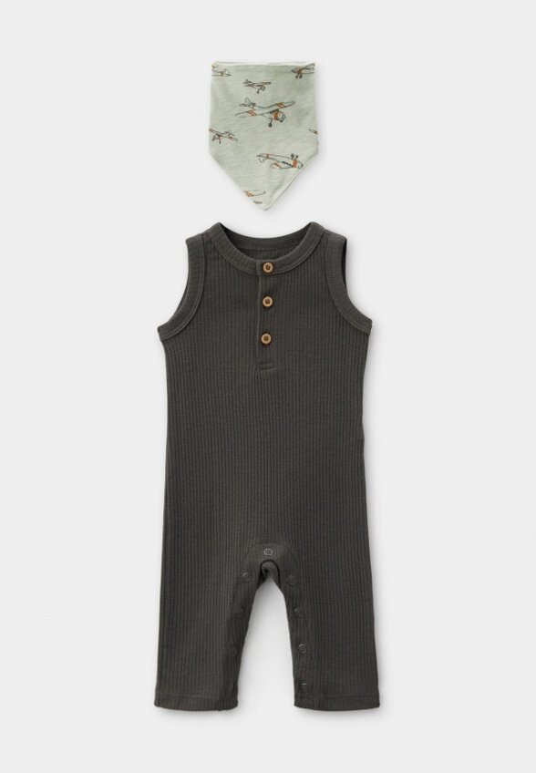 Комбинезон и шапка Carter’s