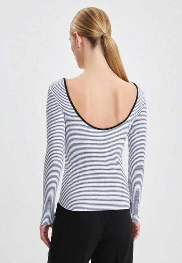 Джемпер Zarina