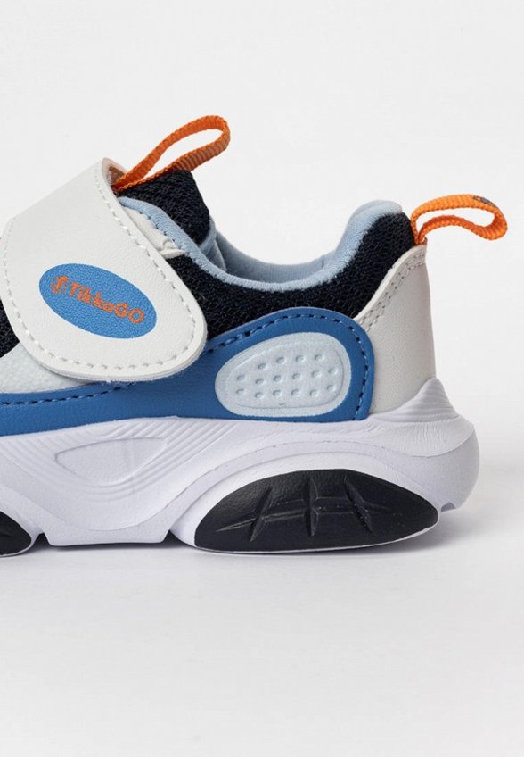 Кроссовки Tikkago