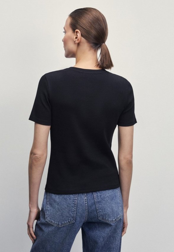 Футболка Zarina