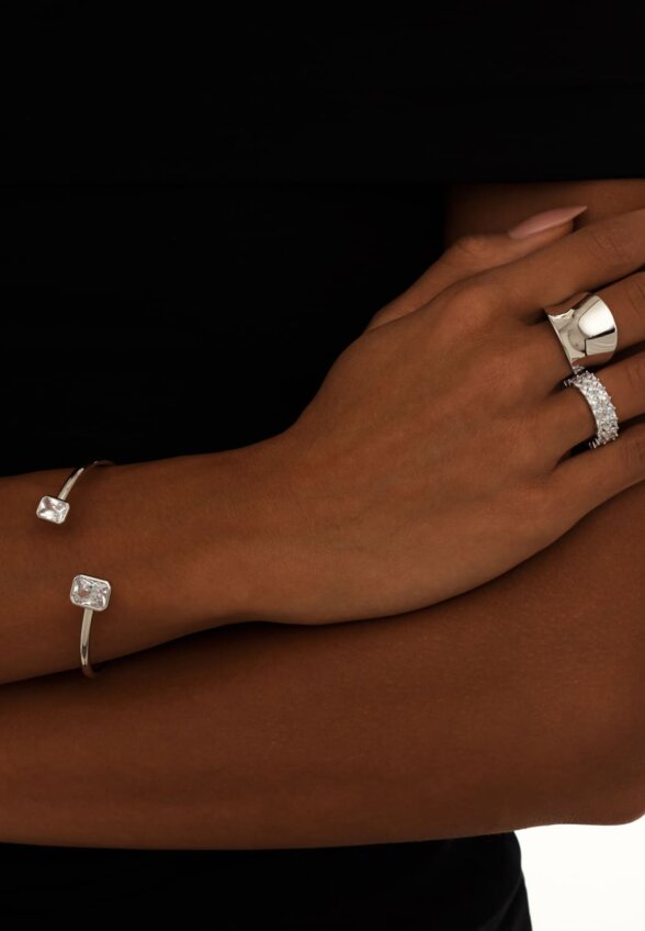 Широкое кольцо вогнутой формы из серебра MIE