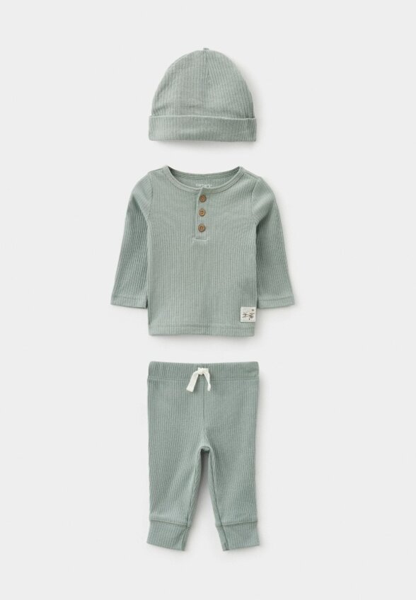 Лонгслив, брюки и шапка Carter’s