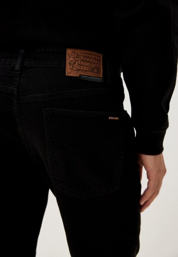 Джинсы Volcom
