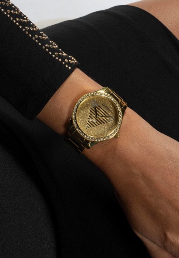Часы Guess