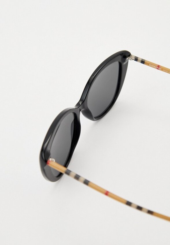 Очки солнцезащитные Burberry