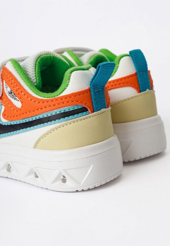 Кроссовки Tikkago