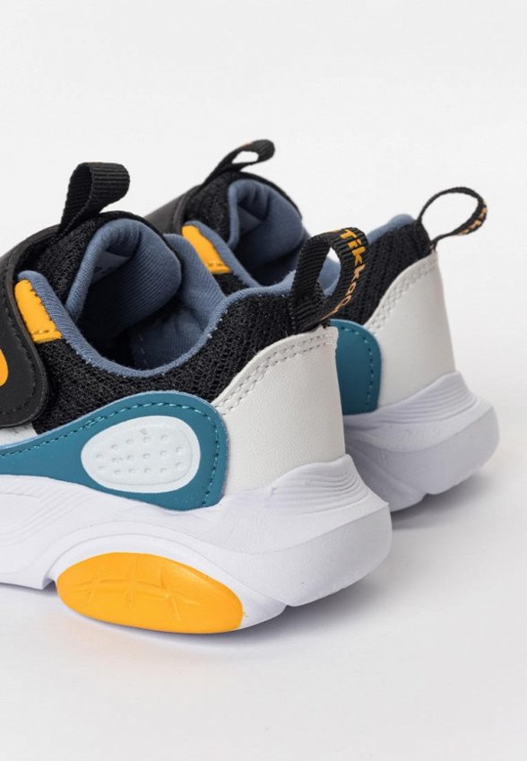 Кроссовки Tikkago