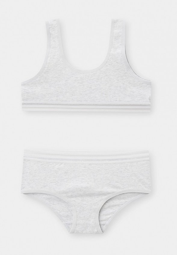 Бюстгальтер и трусы Sela