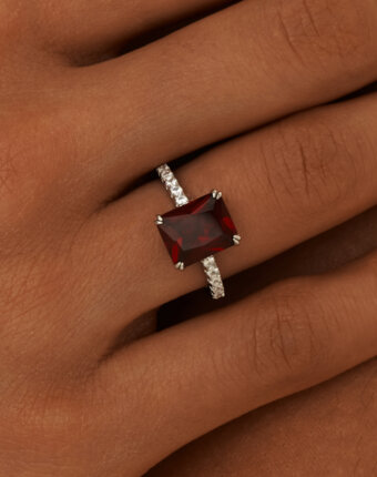 Серебряное кольцо с красным камнем MIE женщинам