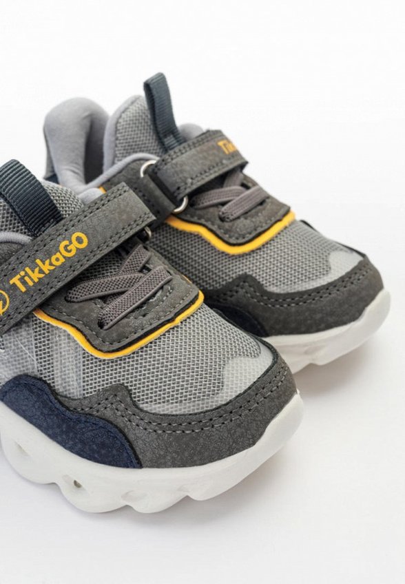 Кроссовки Tikkago