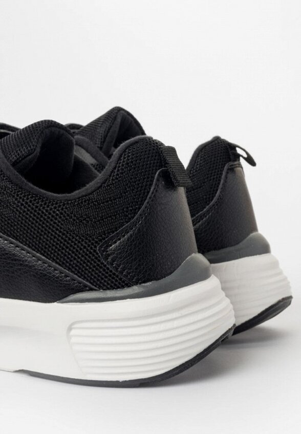 Кроссовки Tikkago