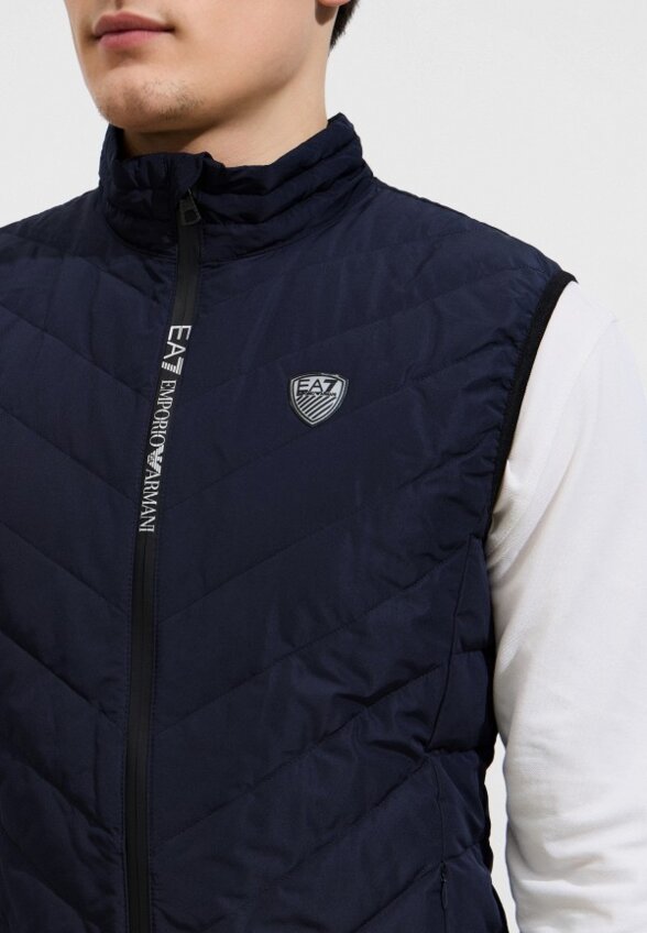 Жилет утепленный EA7