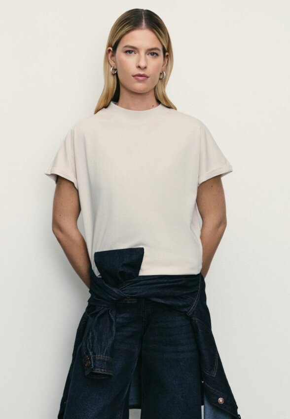 Футболка Zarina