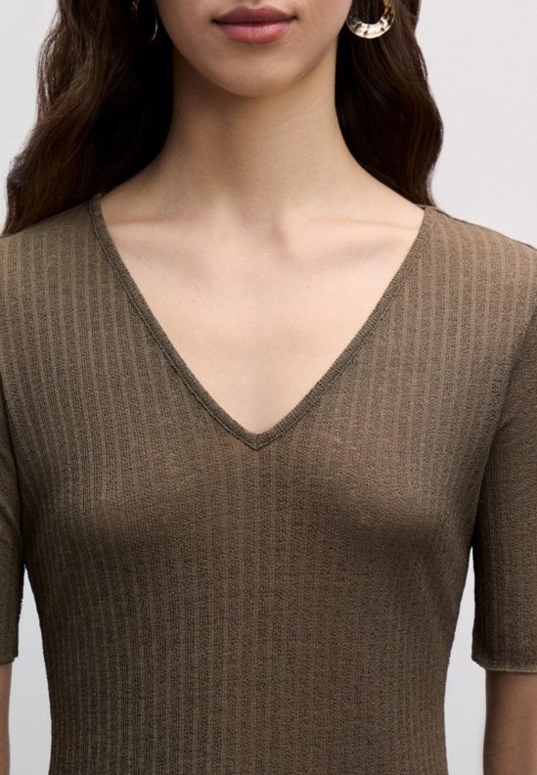 Пуловер Zarina