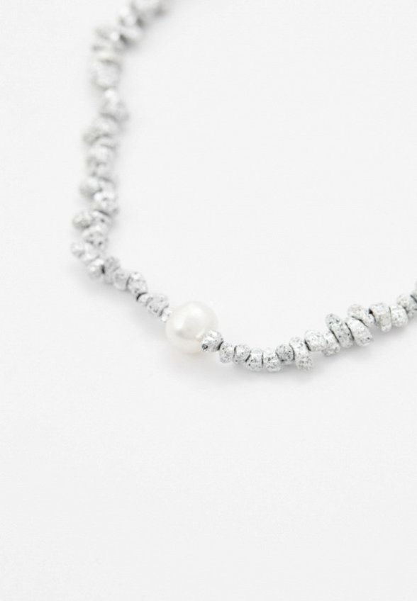 Бусы Mr&Mrs Wolf