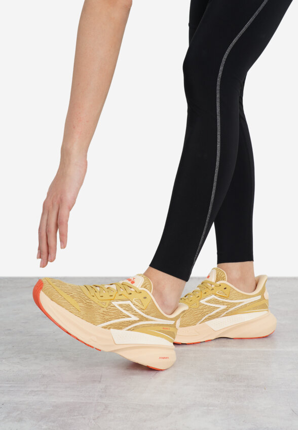 Кроссовки женские Diadora Nucleo 2, Желтый